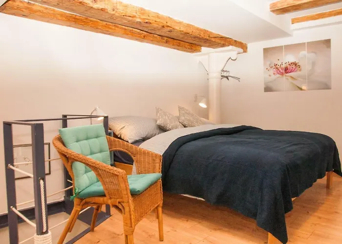 Stylish Apartment With Castle View & Free Parking