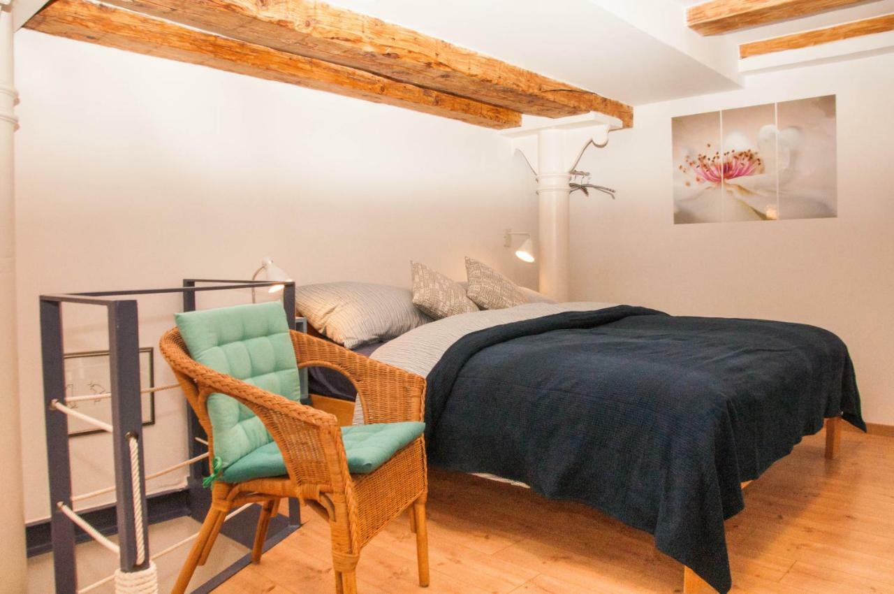 Stylish With Castle View & Free Parking Apartment